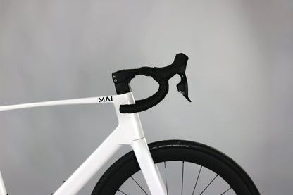 Mai Glide 700 - Carbon Aero Rennrad - SRAM Rival AXS 2x12