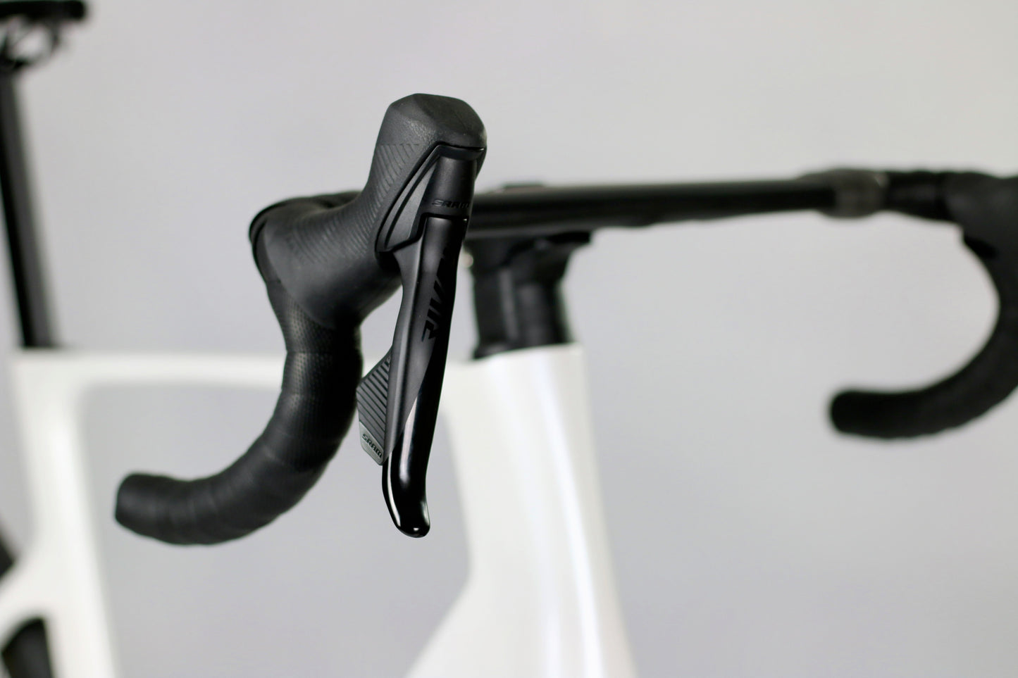Mai Glide 700 - Carbon Aero Rennrad - SRAM Rival AXS 2x12