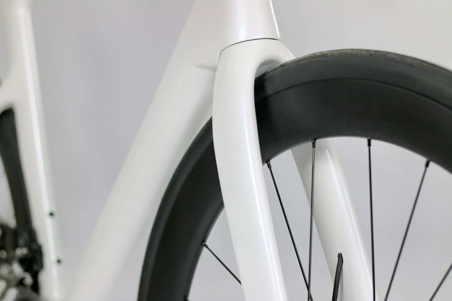 Mai Glide 700 - Carbon Aero Rennrad - SRAM Rival AXS 2x12